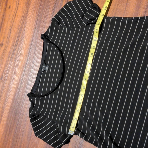 Ann Taylor Black and White Top size SP - Picture 3 of 5
